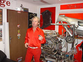 Illustration for article titled The Fabulous Lifestyle of Ueli Anlicker, The Red Gold SLR Guy